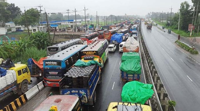 ঢাকা-সিলেট মহাসড়কে ২০ কিলোমিটার যানজট
